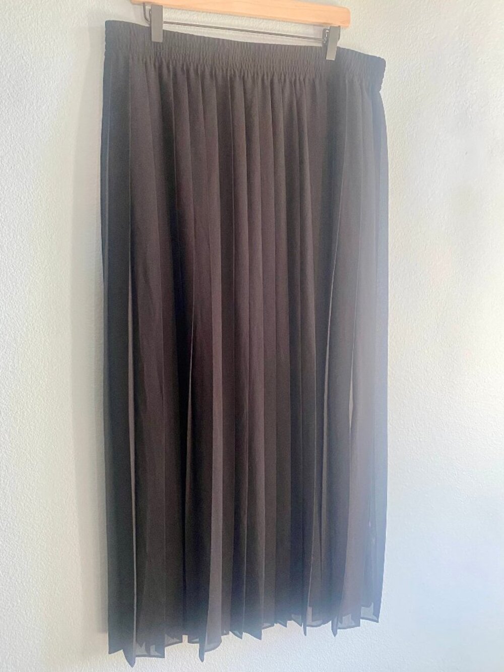 Banana Republic Sheer Pleated Half Lined Maxi Skirt, very long, XL